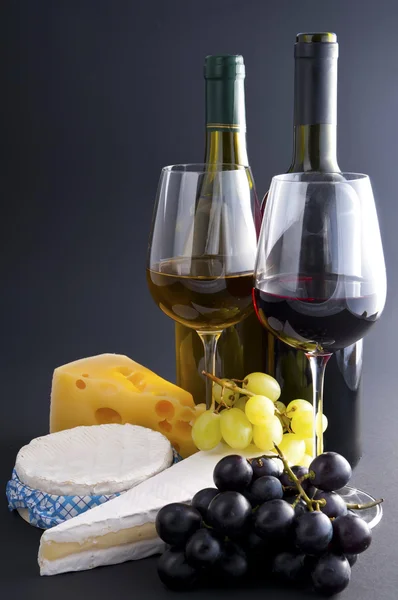 Cheese, wine, grapes — Stock Photo, Image