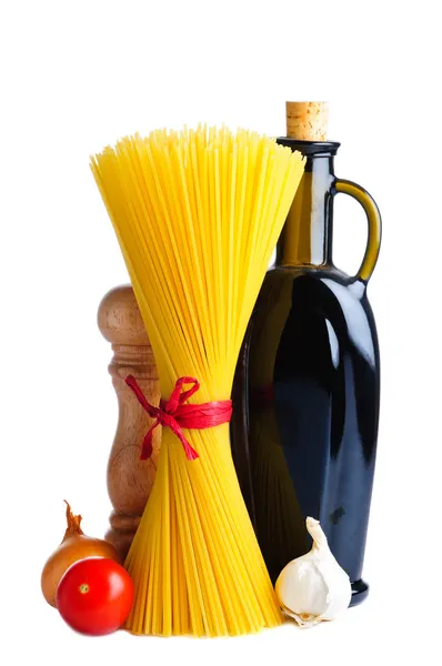 Spaghetti en ingrediënten — Stockfoto