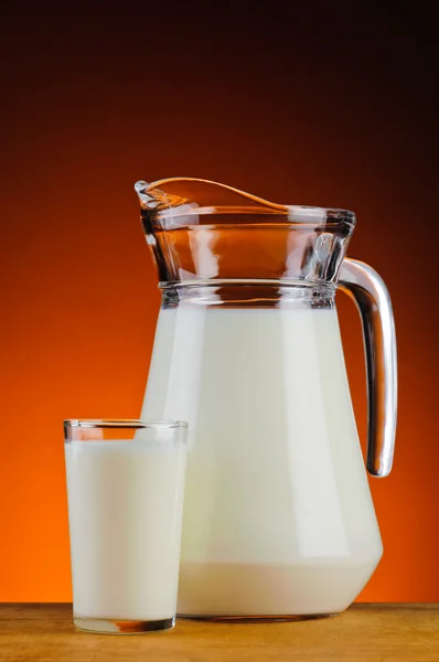 Verse biologische melk — Stockfoto