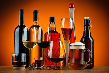 Bottles and glasses of alcohol drinks clipart
