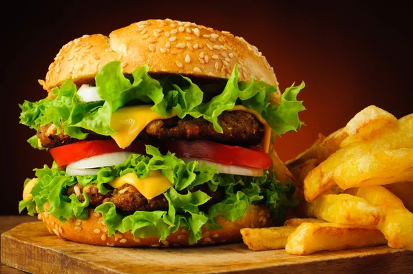 Cheeseburger and french fries — Stock Photo, Image
