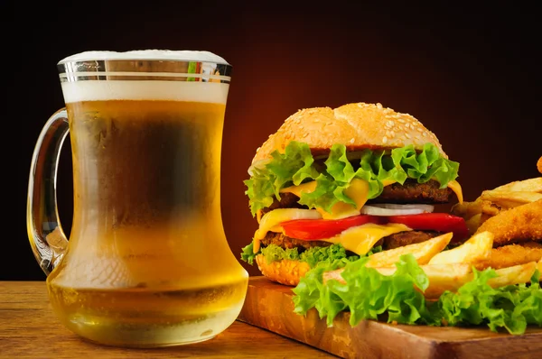 Fast food and beer — Stock Photo, Image