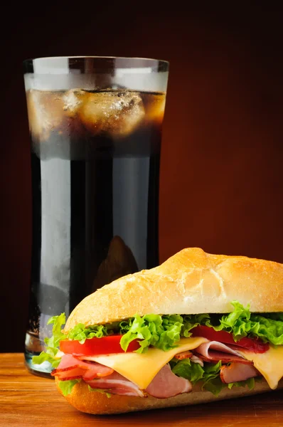 Sanduíche e cola — Fotografia de Stock