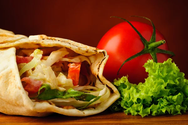 Hagyományos shawarma és zöldségek — Stock Fotó