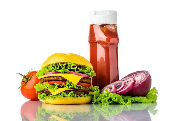 Hamburgare, grönsaker och ketchup — Stockfoto