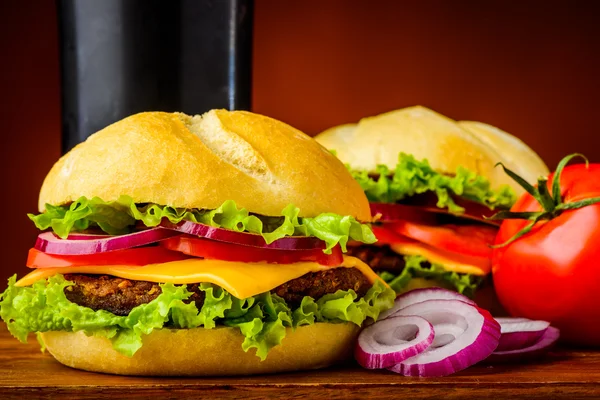 Tradiční cheeseburger — Stock fotografie