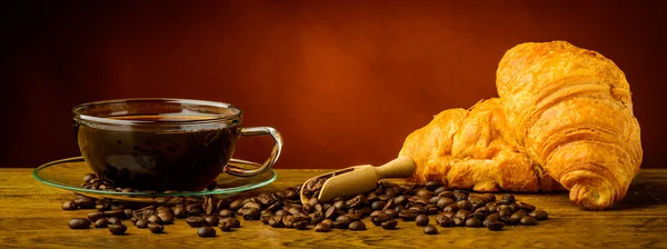 Croissants und Kaffee — Stockfoto