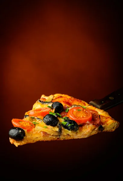 Pizza tradizionale fatta in casa — Foto Stock