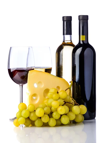 Vino, queso y uvas — Foto de Stock