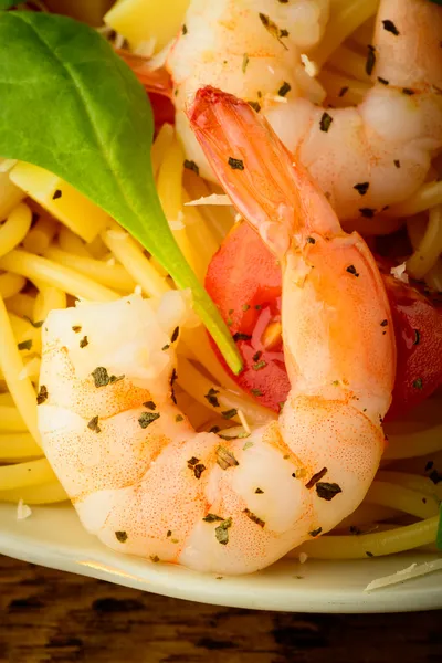 Garnelen und Spaghetti — Stockfoto