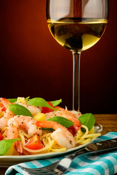 Spaghetti mit Garnelen — Stockfoto