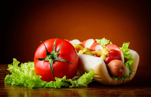 Hotdog en groenten — Stockfoto