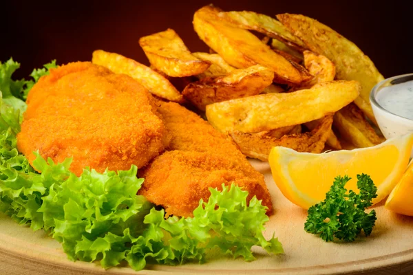 Рыба и картошка крупным планом — стоковое фото
