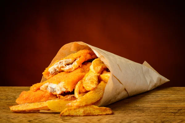 Pescado y patatas fritas — Foto de Stock