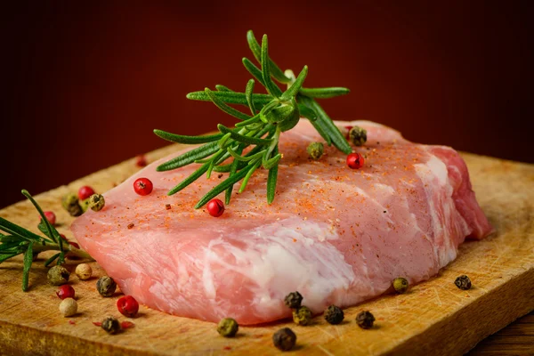 Raw steak and spices — Stock Photo, Image