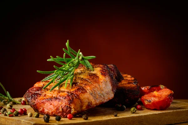 Carne alla griglia e rosmarino — Foto Stock