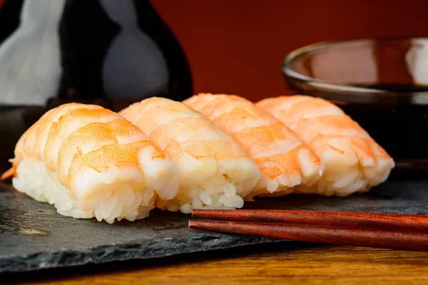 Nigiri sushi with prawns and soy sauce — Stock Photo, Image