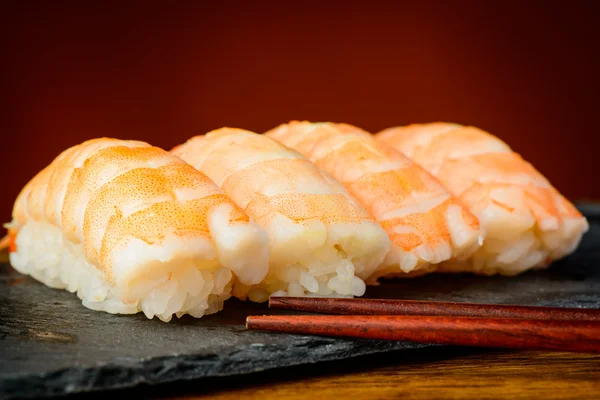 Sushi nigiri com camarões — Fotografia de Stock
