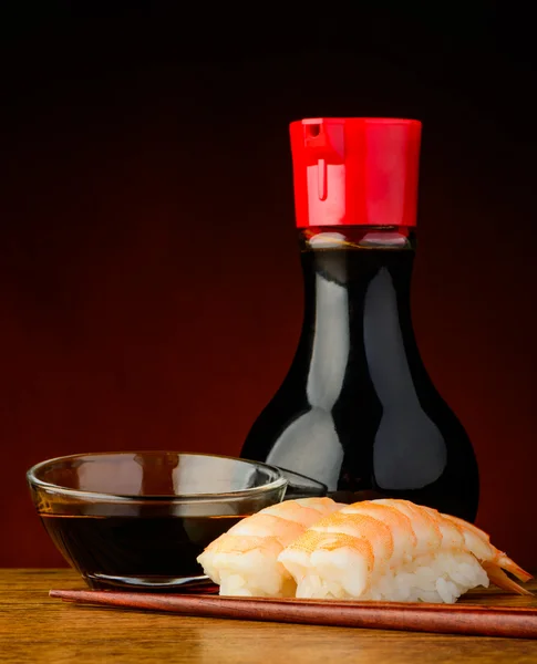 Nigiri sushi with prawns and soy sauce — Stock Photo, Image