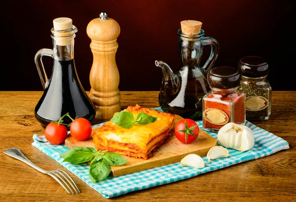 Lasagne und Zutaten — Stockfoto