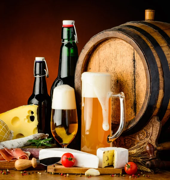 Öl och traditionell mat — Stockfoto