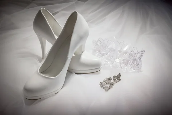 Zapatos y accesorios para novias —  Fotos de Stock