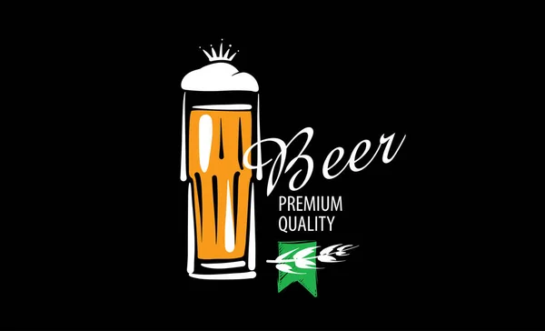 Logotipo del vector con una taza de cerveza dibujada sobre un fondo negro — Archivo Imágenes Vectoriales