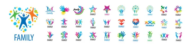 Набор векторных логотипов семьи на белом фоне — стоковый вектор