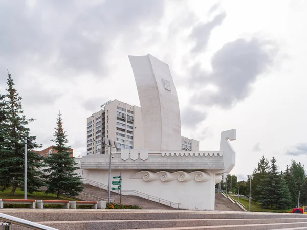 Samara Ρωσία Σεπτεμβρίου 2020 Μνημείο Ladya Φόντο Τοπίο Της Πόλης — Φωτογραφία Αρχείου