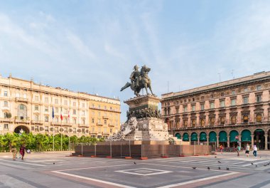 Milano, İtalya... 7 Temmuz 2019 'da Vittorio Emanuele II anıtıyla Piazza Duomo' nun görüntüsü.