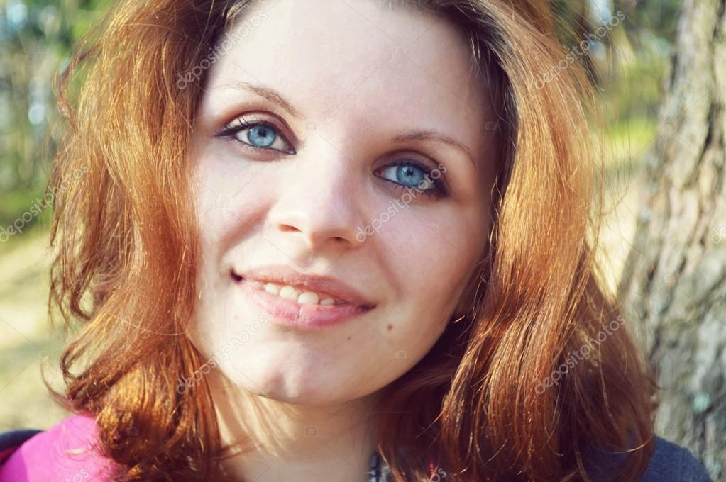 Blue Eyed Brown Haired Girl Beautiful Girl With Blue Eyes And