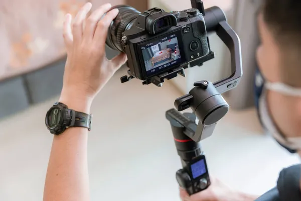 Steadicam Dslr Fotoğraf Makinesi Için Video Prodüksiyon Ile Düğün Törenine — Stok fotoğraf