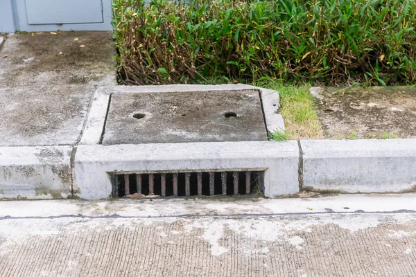 Sewer Drain Road Storm Drain Side Road Suburban Street Drain — Stock Photo, Image