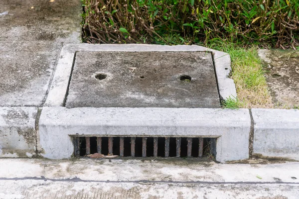 Sewer Drain Road Storm Drain Side Road Suburban Street Drain — Stock Photo, Image