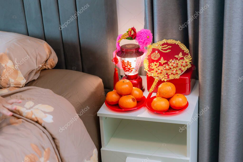 Accesorios en una boda china. Un abanico para la novia en una boda es