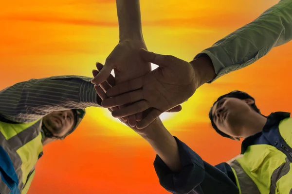 Polier Und Team Stapeln Die Hände Zusammen Auf Der Containerladefläche — Stockfoto