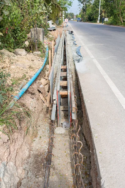 Lugar Construcción Carretera Sitio Construcción Con Nuevas Tuberías Agua Suelo — Foto de Stock