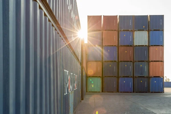 Containerstapel Einem Hafen Schiffscontainer Auf Frachtschiff Gestapelt Hintergrund Des Containerstapels — Stockfoto