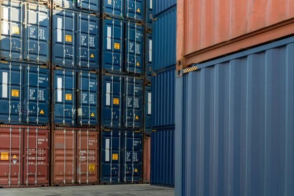 Containerstapel Einem Hafen Schiffscontainer Auf Frachtschiff Gestapelt Hintergrund Des Containerstapels — Stockfoto