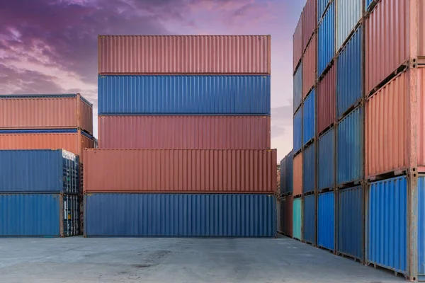 Containerstapel Einem Hafen Schiffscontainer Auf Frachtschiff Gestapelt Hintergrund Des Containerstapels — Stockfoto
