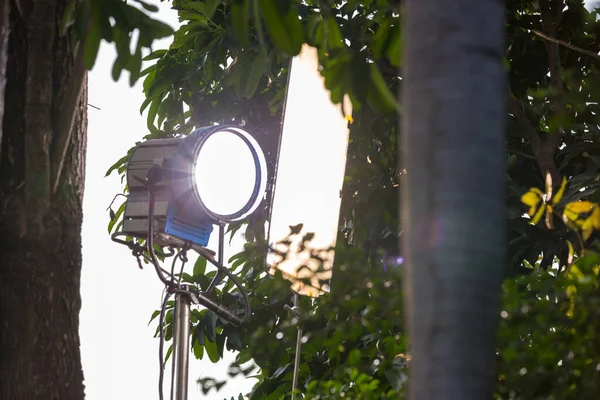 Process Filming Spotlight Illuminates Movie Set Many Lamps Outdoor Movie — 图库照片