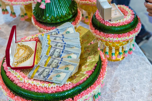 Enfoque Precio Novia Ceremonia Boda Tailandesa Collar Oro Billete Banco — Foto de Stock