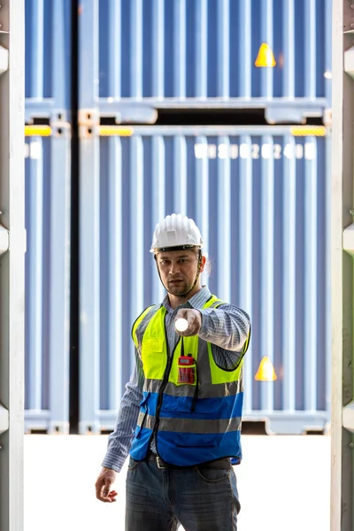 Förmannen Eller Arbetstagaren Arbetar Container Lastplats Kontrollera Varor Container Förman — Stockfoto