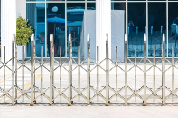 Fällbar Infällbar Staket Hjul Barriär Hjul Skjutdörrar Rullarna Fotgängarbarriär Barrikadporten — Stockfoto