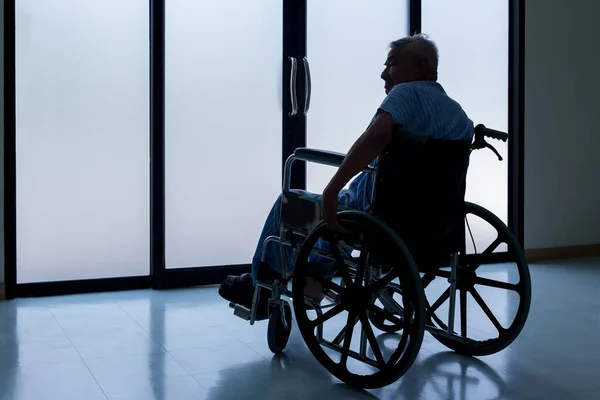 Pacientes Sentados Cadeiras Rodas Têm Depressão Paciente Homem Uma Cadeira — Fotografia de Stock