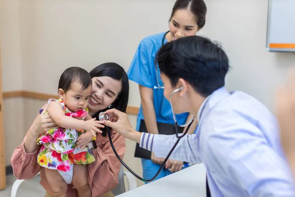 Baby Being Checked Doctor Using Stethoscope Pediatrician Doctor Prepare Examines — Stockfoto
