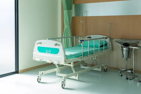 Leeres Bett Modernen Krankenhauszimmer Luxus Privatstation Ausgestattetes Krankenhauszimmer Medizinischer Nutzen — Stockfoto