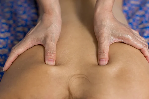 Relaks Masażem Dłoni Spa Kojący Masaż Ręka Profesjonalnego Masażysty Zdrowie — Zdjęcie stockowe