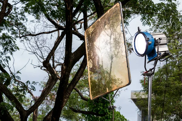 Process Filming Spotlight Illuminates Movie Set Many Lamps Outdoor Movie — Zdjęcie stockowe