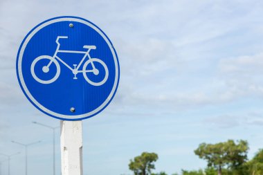 Sadece Bisikletler Yol İşareti. Yol tabelası şeridi. Yol işareti 